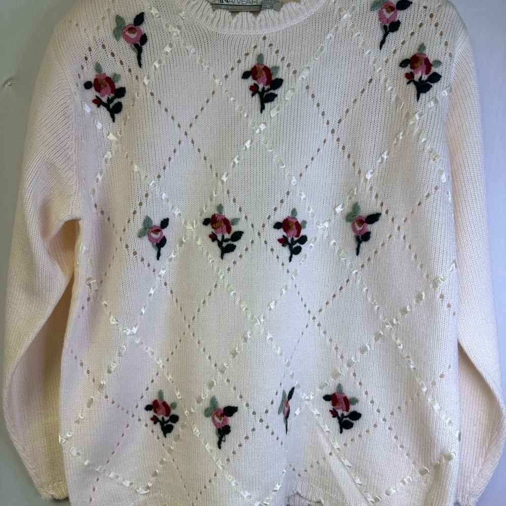 Vintage Floral Ivory Knit Sweater  Embroidered Cottagecore M